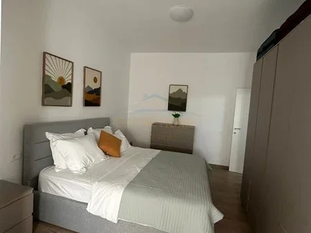 Tirane, jepet me qera apartament 2+1 Kati 2, 88 m² 850 € 