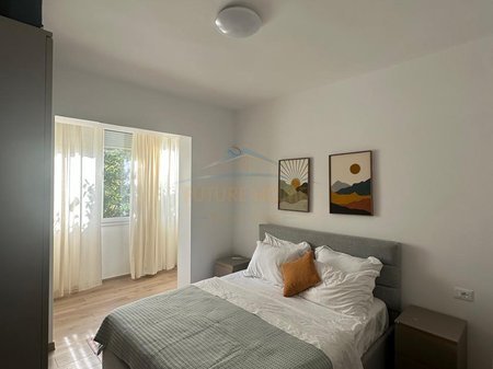 Tirane, jepet me qera apartament 2+1 Kati 2, 88 m² 850 € 