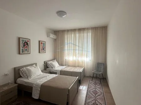 Tirane, jepet me qera apartament 2+1 Kati 2, 88 m² 850 € 