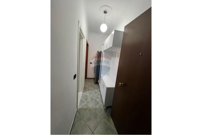 Tirane, jepet me qera apartament 1+1 Kati 7, 65 m² 600 € (rruga e Kavajes)