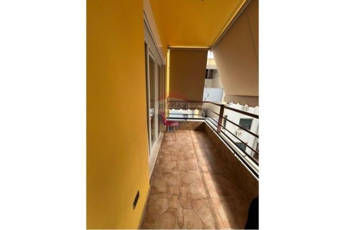 Tirane, jepet me qera apartament 1+1 Kati 7, 65 m² 600 € (rruga e Kavajes)