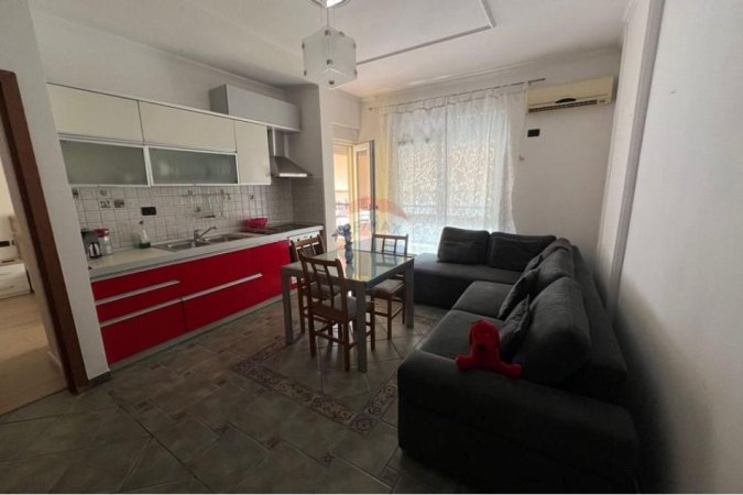 Tirane, jepet me qera apartament 1+1 Kati 7, 65 m² 600 € (rruga e Kavajes)