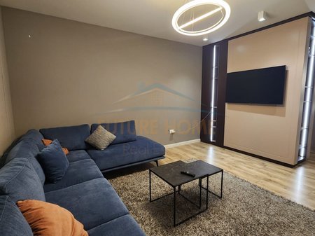 Tirane, jepet me qera apartament 2+1 Kati 5, 95 m² 1.000 € 