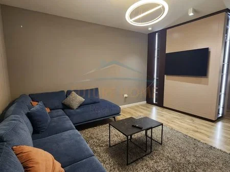 Tirane, jepet me qera apartament 2+1 Kati 5, 95 m² 1.000 € 