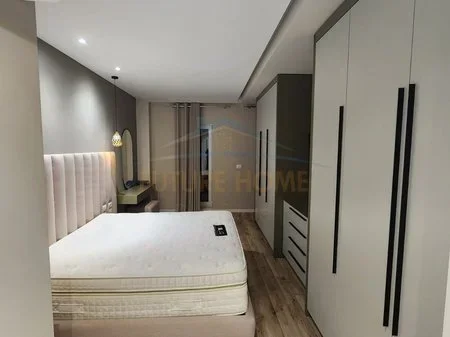 Tirane, jepet me qera apartament 2+1 Kati 5, 95 m² 1.000 € 
