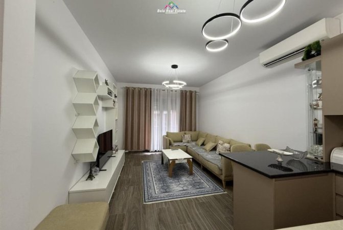 Shqiperi, jepet me qera apartament 2+1+Ballkon Kati 7, 100 m² 600 € (Oasis Residence)