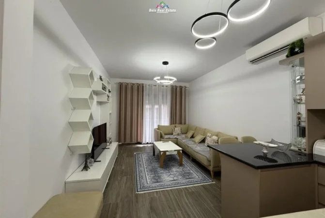 Shqiperi, jepet me qera apartament 2+1+Ballkon Kati 7, 100 m² 600 € (Oasis Residence)