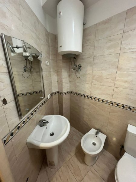 Tirane, jepet me qera apartament 1+1 Kati 2, 65 m² 480 € (Rruga Peti, Liqeni i Thate, Tirane)