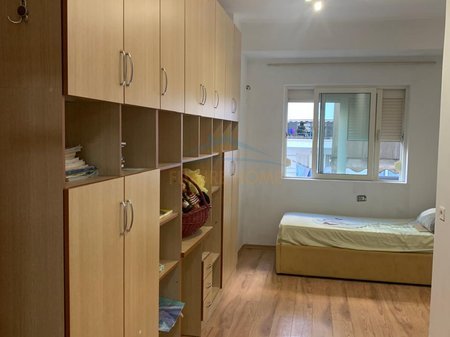 Tirane, jepet me qera apartament 2+1 Kati 3, 102 m² 550 € 