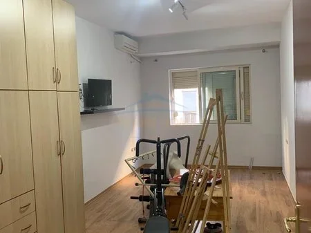 Tirane, jepet me qera apartament 2+1 Kati 3, 102 m² 550 € 