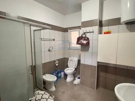 Tirane, jepet me qera apartament 2+1 Kati 3, 102 m² 550 € 