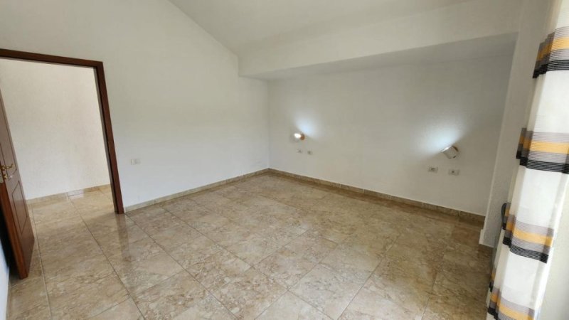 Tirane, jepet me qera apartament+verande | Penthouse 3+1+Ballkon Kati 7, 356 m² 1.500 € (Liqeni Artificial)