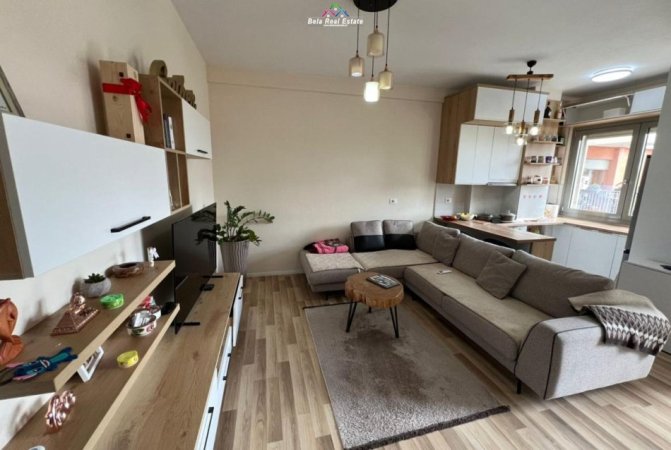 Tirane, jepet me qera apartament 2+1+Ballkon Kati 3, 107 m² 700 € (Tower Bridge)