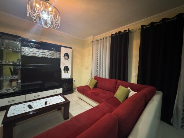 Tirane, jap me qera apartament 2+1 , 600 € 