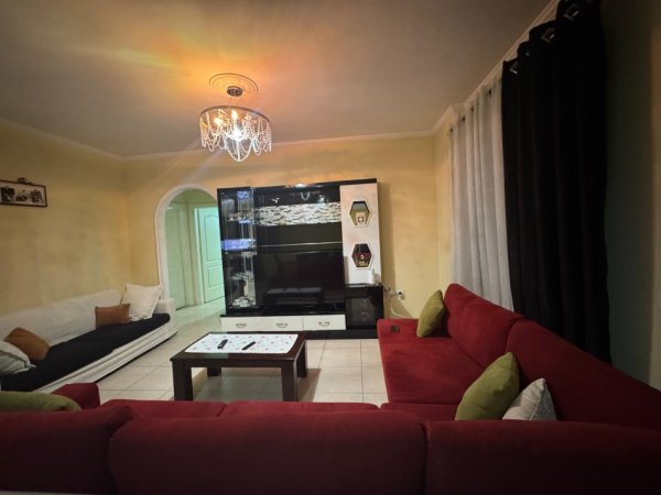 Tirane, jap me qera apartament 2+1 , 600 € 