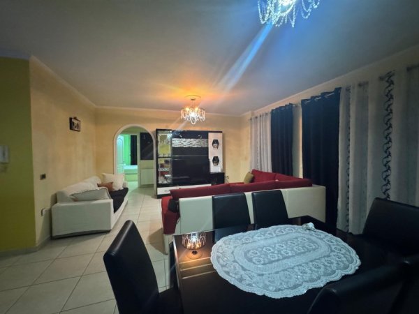 Tirane, jap me qera apartament 2+1 , 600 € 