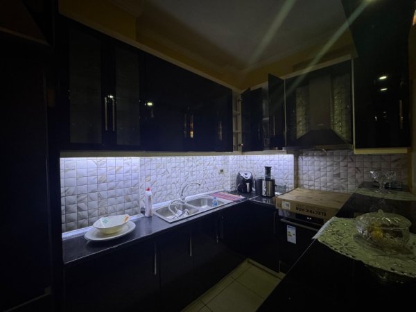 Tirane, jap me qera apartament 2+1 , 600 € 
