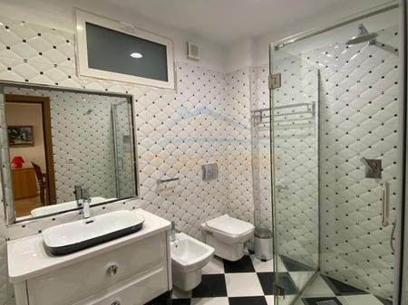 Tirane, jepet me qera apartament 2+1 Kati 4, 102 m² 1.300 € 