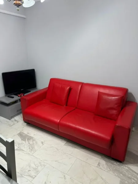 Tirane, jepet me qera apartament 1+1 Kati 2, 600 € 
