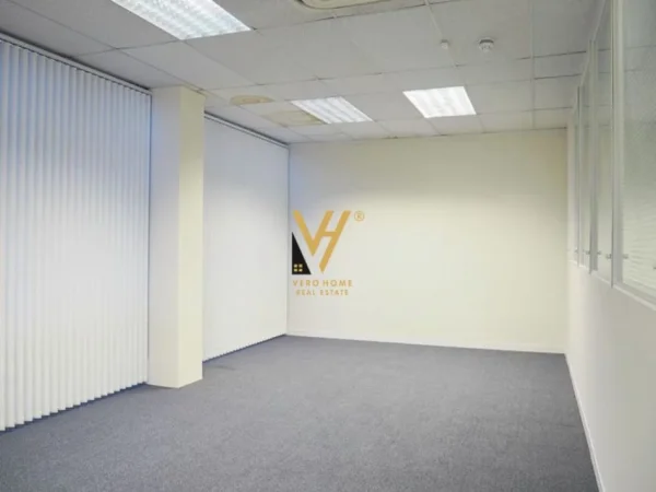 Tirane, jepet me qera dyqan Kati 0, 119 m² 1.500 € (SHESHI WILLSON)