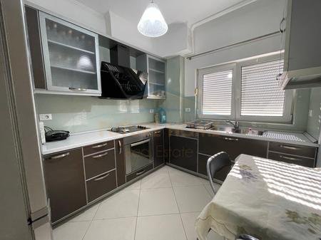 Tirane, jepet me qera apartament 2+1 Kati 6, 117 m² 700 € 