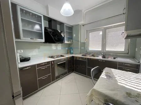 Tirane, jepet me qera apartament 2+1 Kati 6, 117 m² 700 € 