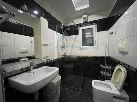 Tirane, jepet me qera apartament 2+1 Kati 6, 117 m² 700 € 