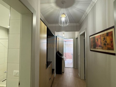 Tirane, jepet me qera apartament 3+1 Kati 6, 125 m² 1.000 € 