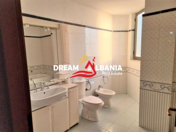 Tirane, jepet me qera apartament 2+1 , 110 m² 600 € (Bulevardin Zogu I)