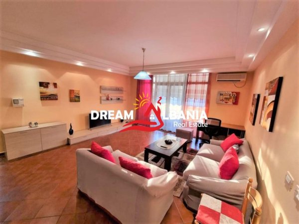 Tirane, jepet me qera apartament 2+1 , 110 m² 600 € (Bulevardin Zogu I)