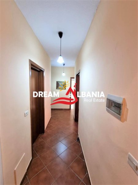 Tirane, jepet me qera apartament 2+1 , 110 m² 600 € (Bulevardin Zogu I)