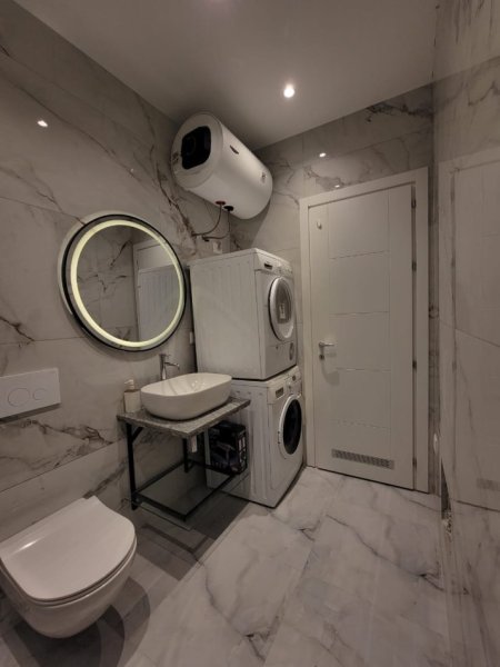 Tirane, jepet me qera Vile 1+1 Kati 1, 55 m² 610 € (Rruga e Durresit)