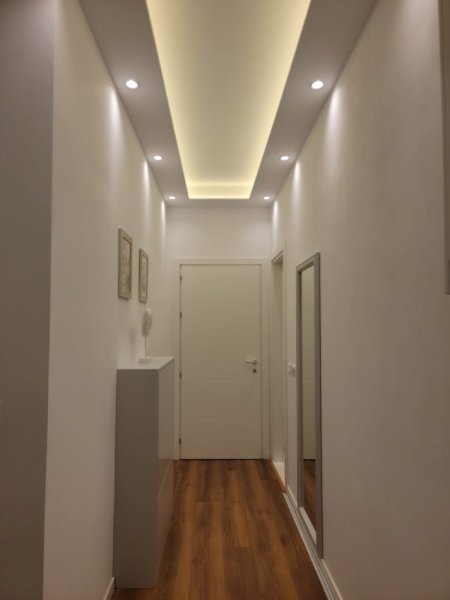 Tirane, jepet me qera Vile 1+1 Kati 1, 55 m² 610 € (Rruga e Durresit)