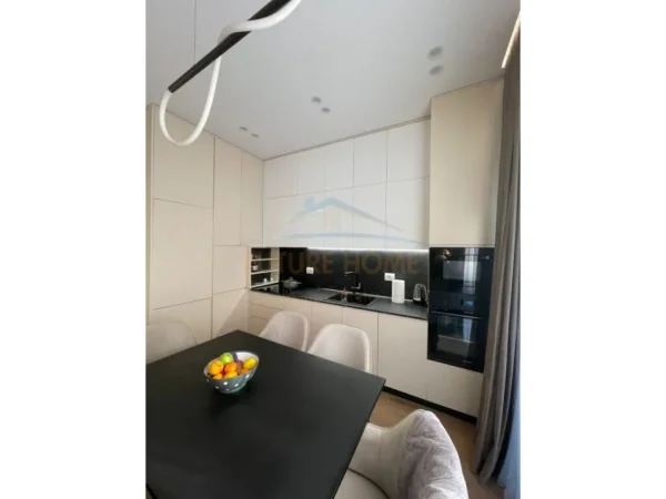 Tirane, jepet me qera apartament 1+1+Ballkon Kati 3, 70 m² 900 € (Rruga e Kosovarve)