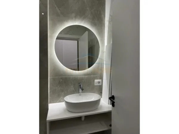 Tirane, jepet me qera apartament 1+1+Ballkon Kati 3, 70 m² 900 € (Rruga e Kosovarve)