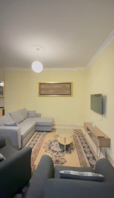 Tirane, jepet me qera apartament 2+1 Kati 1, 570 € 