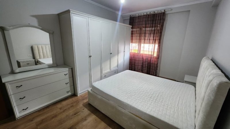 Tirane, jepet me qera apartament 1+1+Ballkon Kati 3, 65 m² 450 € (Astir)