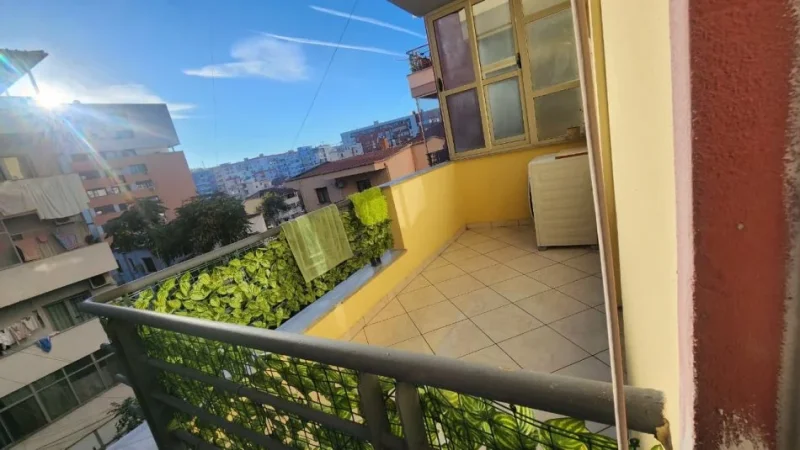 Tirane, jepet me qera apartament 1+1+Ballkon Kati 3, 65 m² 450 € (Astir)