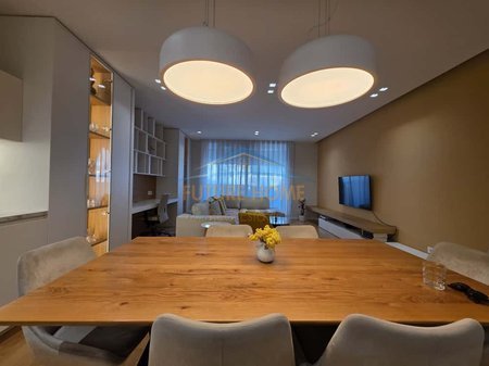 Tirane, jepet me qera apartament 3+1 Kati 6, 160 m² 1.500 € 