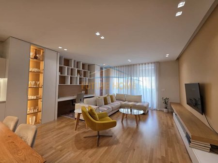 Tirane, jepet me qera apartament 3+1 Kati 6, 160 m² 1.500 € 