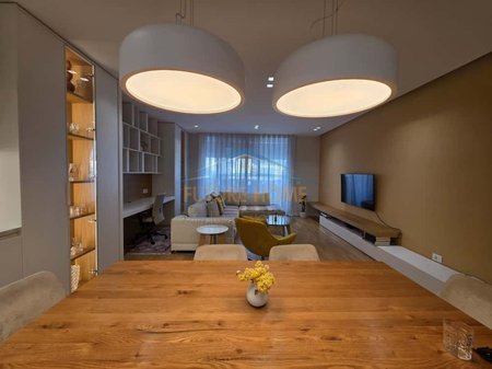 Tirane, jepet me qera apartament 3+1 Kati 6, 160 m² 1.500 € 