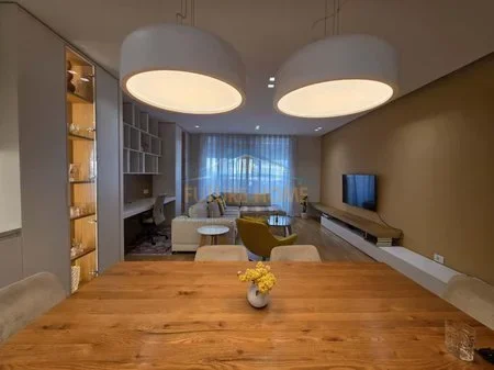 Tirane, jepet me qera apartament 3+1 Kati 6, 160 m² 1.500 € 