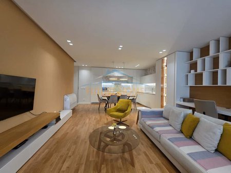 Tirane, jepet me qera apartament 3+1 Kati 6, 160 m² 1.500 € 