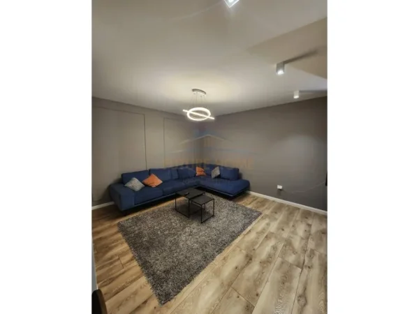 Tirane, jepet me qera apartament 2+1+Ballkon Kati 5, 105 m² 1.000 € (QUARTUM Residence, Rruga Jordan Misja)