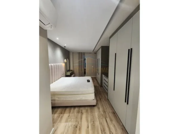 Tirane, jepet me qera apartament 2+1+Ballkon Kati 5, 105 m² 1.000 € (QUARTUM Residence, Rruga Jordan Misja)