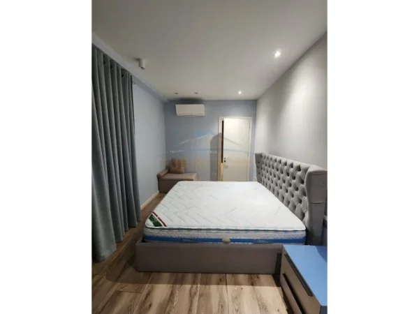 Tirane, jepet me qera apartament 2+1+Ballkon Kati 5, 105 m² 1.000 € (QUARTUM Residence, Rruga Jordan Misja)