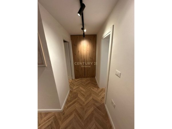 Tirane, jepet me qera apartament 2+1+Ballkon Kati 1, 90 m² 700 € (Rr. Mihal Grameno)