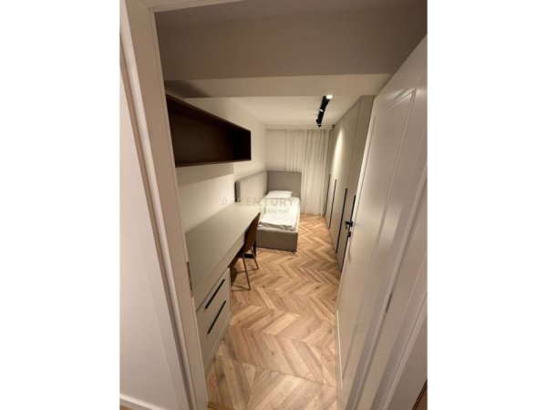 Tirane, jepet me qera apartament 2+1+Ballkon Kati 1, 90 m² 700 € (Rr. Mihal Grameno)