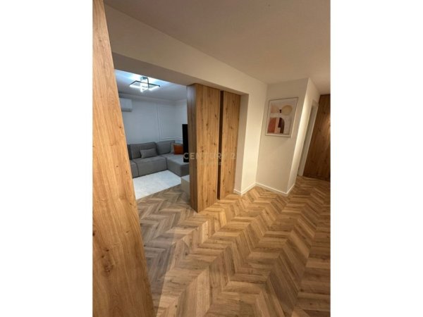 Tirane, jepet me qera apartament 2+1+Ballkon Kati 1, 90 m² 700 € (Rr. Mihal Grameno)