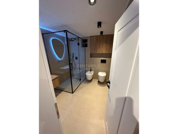 Tirane, jepet me qera apartament 2+1+Ballkon Kati 1, 90 m² 700 € (Rr. Mihal Grameno)